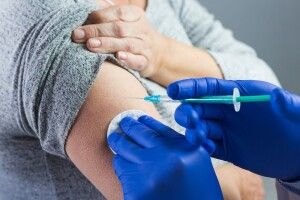 Гірше, ніж в Албанії. Рівень вакцинації в України є найнижчим серед країн Європи