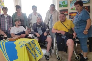 На Волині вдови Героїв подарували вишиті сорочки для поранених Воїнів