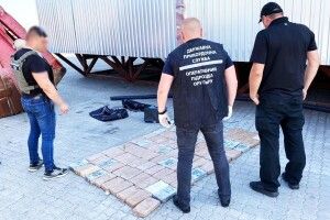 Банани з кокаїном: прикордонники затримали рекордну партію наркотиків (Фото, відео)
