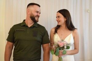 У Луцьку одружився військовий, який повернувся в Україну з Польщі, коли почалася війна (Фото)