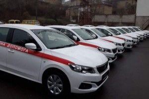 Сімейним лікарям передали автомобілі