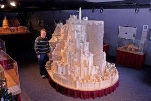 Скульптор хоче побудувати з сірників Всесвітній торговий центр