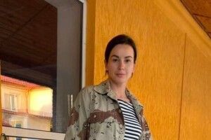 «Жінки не повинні воювати в чоловічих трусах». Депутатка Київради відкрила стартап з пошиття форми для жінок  