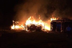 Цієї ночі блискавка спалила волинянам господарську будівлю