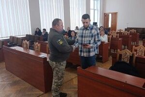 Захищав Україну з перших днів війни: посмертну нагороду Героя з Волині отримали його найрідніші