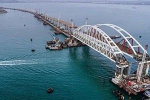 Керченський міст зміщується