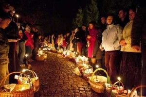 Не цілувати хрестів та ікон, і до церкви – один член сім’ї: у МОЗ попередили про обмеження на Великдень