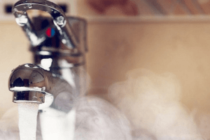 У Луцьку мешканцям двох багатоповерхівок відключили гарячу воду