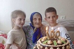 У громаді на Волині привітали довгожительку зі 100-річчям