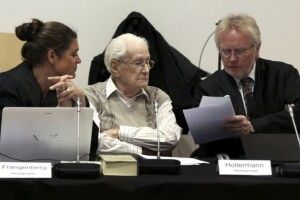 Суд Німеччини відправив до в'язниці 96-річного «бухгалтера Освенцима»
