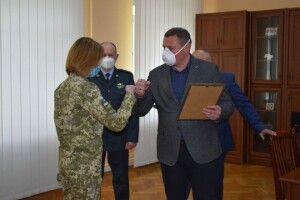 Оксана Петрів і Валерій Матвіюк з Луцького прикордонного загону отримали подяки від обласної адміністрації