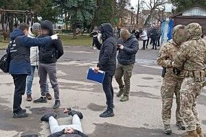 На Рівненщині «вимагачі» декілька місяців знущалися з 18-річного хлопця