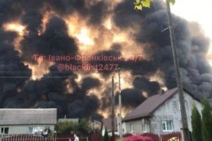 В небо піднялися вогняні стовпи:у селі на Івано-Франківщині вибухнув нафтопровід