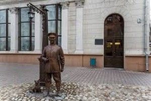У Білорусі підлітка змусили просити пробачення у пам'ятника (Відео)