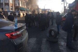 На Закарпатті третій день блокують дорогу