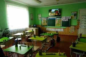 Любешівським першокласникам накупляли меблів і ноутбуків на 3 млн гривень