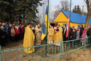 Під ялиною у Піддубцях освятили синьо-жовтий храм