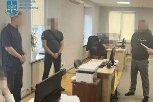 На Волині митник вимагав побори із декларантів (Фото)