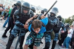 Священники в Москві впустили до храму протестувальників, які тікали від силовиків