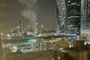 Бойовий безпілотник атакував центр москви: пошкоджено «Експоцентр» (Відео)
