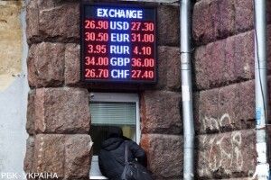 Курс долара відреагував на заяву Смолія про відставку зростанням