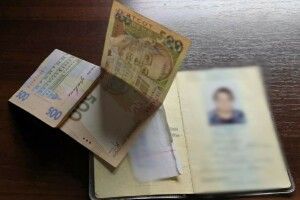 Заборона на в’їзд: у «Ягодині» іноземці двічі намагались підкупити прикордонників