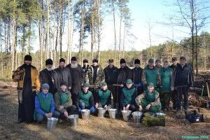 На Ратнівщині до садіння лісу долучилися священики (фото)