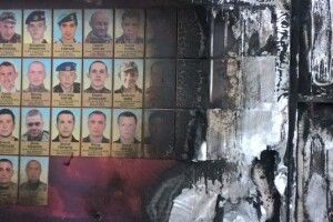 У центрі Луцька згорів стенд Героїв (Фото, відео)