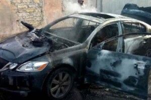 В Одесі спалили авто з бізнесменом всередині