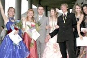 ЦІ ХВИЛЮЮЧІ І ЩЕМНІ ВИПУСКНІ ВЕЧОРИ