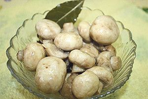 ШАМПIНЬЙОНИ МАРИНОВАНI