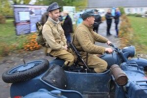 На вулицях Холоневичів бачили автоматників на мотоциклі (фото)
