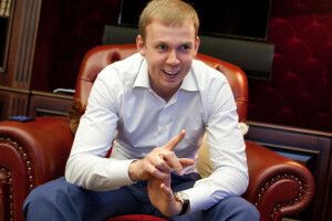 Справді, наш суд – найгуманніший у світі: арештовувати Курченка ЗА-БО-РО-НЕ-НО