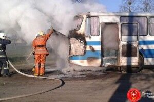 На Рівненщині вогнеборці врятували пасажирський автобус 