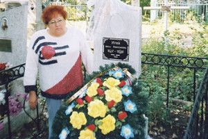 «ВНОЧІ СПОВЗАЛА З ЛІЖКА  І ВЧИЛАСЯ ХОДИТИ… НА КОЛІНАХ»