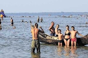 ВІДПОЧИНОК НА СВІТЯЗІ: завищені ціни, польські вугрі й море сміття