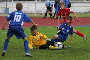 ЗДОРОВ’Я І СИЛУ ВОЛІ МОЛОДЬ ГАРТУЄ НА ШКІЛЬНИХ СТАДІОНАХ