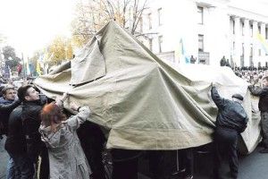 Є у революції початок. Нема у революції кінця?