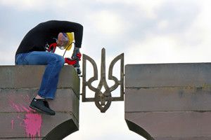 Шок: польські націоналісти знищили пам’ятник воякам УПА поблизу Перемишля (Фото)