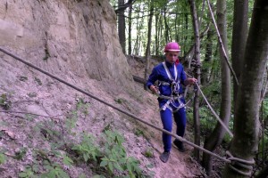 Юні туристи долали перешкоди, наминали кашу та співали під гітару