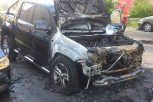 Вночі згорів автомобіль депутата Ігоря Лапіна (фото)