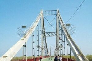 Хлопець вирішив погеройствувати, - і зірвався з мосту (фото)