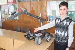 ВІЙСЬКОВОГО РОБОТА  СКОНСТРУЮВАВ  КОВЕЛЬСЬКИЙ ШКОЛЯР!