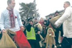 І ПОГУЛЯЛИ, І САДОЧКУ ДОПОМОГЛИ
