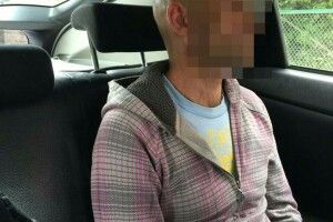 Посеред білого дня у Рівному взяли 45-річного чолов’ягу з «наркотою» в кишенях