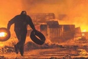 ЦВІТУТЬ НА МАЙДАНІ СМЕРТІ ТЮЛЬПАНИ…