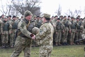 Полторак роздав ордени і висловився за спрощення «бюрократичної тяганини» при нагородженні (фото)