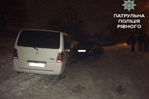 У Рівному водій «під градусом» не розминувся з припаркованим автомобілем