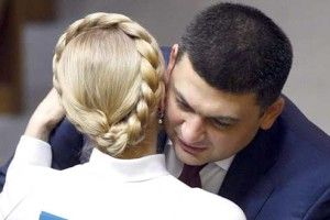 Він жартує про неї. а країні не до жартів...