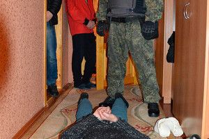 На Волині затримали підозрюваного, що втік з-під конвою з гранатою та взяв правоохоронців у заручники (ФОТО, ВІДЕО)